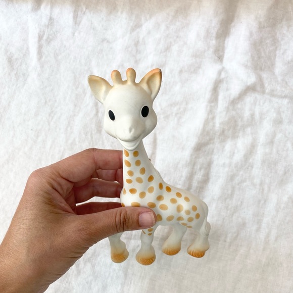 Sophie La Girafe Teething Toy - Picture 3 of 8